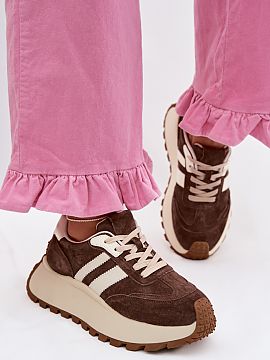 Sports footwear Step in style  Women\'s sneakers made of natural suede. The soft upper provides a good fit to the foot and an aesthetic finish, making the model perfect fo