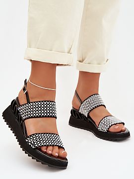 Wedges Step in style  Women\'s sandals made of a combination of natural suede and leather are a stylish proposition for warm days. Carefully selected materials pr