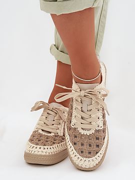 Half shoes Step in style  Woven women\'s shoes by D&A are a stylish proposal combining comfort with a subtle, casual character. The upper is made of a combination of 