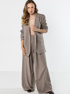 Blazer awama  An elegant linen blazer with a timeless cut that complements both formal and casual outfits perfectly. The simple, slightly looser fit beaut
