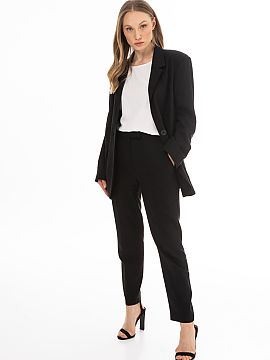 Blazer awama  The elegant linen blazer with a timeless cut complements both formal and casual outfits perfectly. The simple, slightly looser cut beautiful