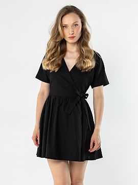 day dress awama  A light mini dress in a wrap style is an ideal proposal for warm days. The V-neck subtly accentuates the neck and gives the outfit a feminin