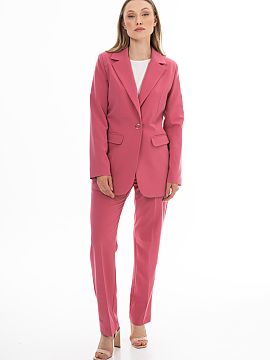 Blazer awama  A classic blazer with an elegant cut is a timeless piece of clothing that complements both formal and more modern stylings perfectly. The si