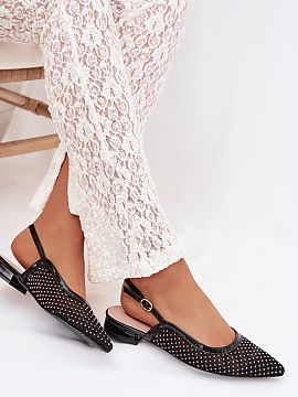 Balerinki Step in style  Women\'s ballerina flats made of a combination of eco leather and mesh material are a stylish proposition for warmer days. Pointed toes emph