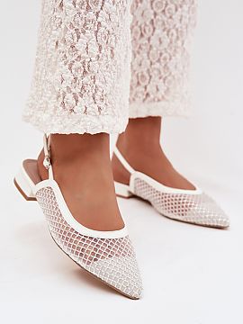 Balerinki Step in style  Women\'s ballerina flats made of a combination of eco leather and mesh material are a stylish proposal for warmer days. Pointed toes emphasi