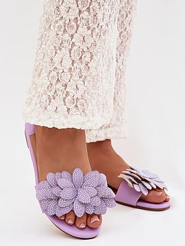 Slippers Step in style  Women\'s flat sole sandals are an ideal proposition for warm days when comfort and lightness matter. The simple design makes the model perfe