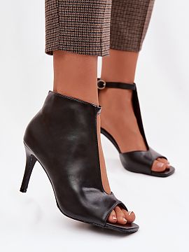 Heeled sandals Step in style  Women\'s sandals made of eco leather stand out with an elegant design with the upper part running along the outer side, which gives the mode