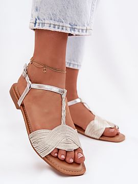 Sandals Step in style  Flat women\'s sandals are a comfortable proposal perfect for warm days. This model will work great during daily activities, providing freedo