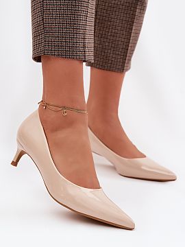 Heeled pumps Step in style  Ladies\' patent leather pumps are an elegant proposal with a timeless character. The shiny upper highlights their exceptional appearance, wh