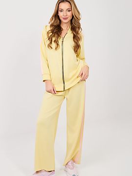 Set Rue Paris  Women\'s tracksuit set consisting of a hoodie and pants, perfect for everyday casual styling. The smooth pattern makes the set look modern a