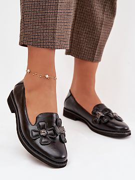 Shoes Step in style  Women\'s shoes from the Jezzi brand made of eco leather are a proposal in a feminine edition. The shoes are set on a flat heel, which ensure