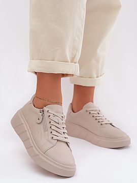 Shoes Step in style  Women\'s shoes made of natural leather are a comfortable and functional proposition for everyday wear. The lightweight design provides freed