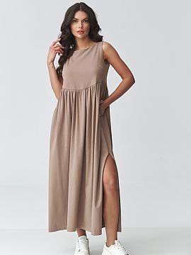 day dress Makadamia  Stylish maxi dress with a loose cut is an ideal proposal for women who appreciate comfort and timeless design. The model has a subtly flared