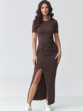 day dress Makadamia  An elegant dress with ruching is a proposal for women who appreciate the combination of classic and modern details. The fitted cut emphasize