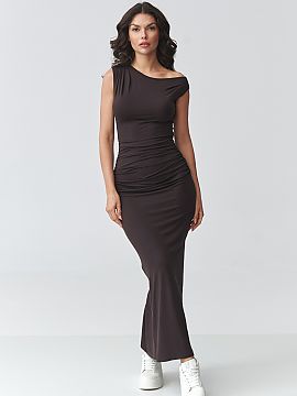 day dress Makadamia  This fitted maxi dress is the perfect combination of class and modern style. The ankle-length model beautifully accentuates the silhouette, 