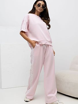 Tracksuit trousers Factory Price  Sweatpants in a wide leg style are the perfect combination of comfort and modern style. Designed for everyday use, they are great for both d
