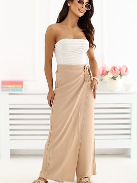 Women's pants Factory Price  Wide leg women\'s trousers are a stylish and comfortable option for everyday wear and for work in a less formal setting. Their loose fit wit
