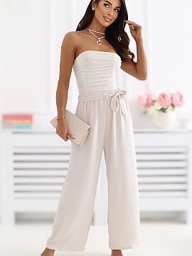 Women trousers Factory Price  Women\'s wide leg trousers are a stylish and comfortable option for everyday wear. The model with wide 7/8 length legs gives the silhouette 