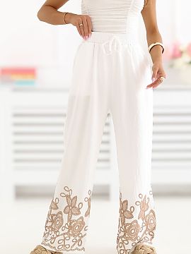 Women trousers Factory Price  Women\'s wide leg pants are the perfect choice for everyday styling, combining comfort with a fashionable, feminine look. The loose fit with