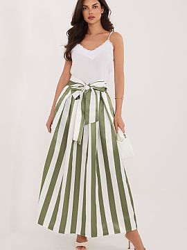 Skirt Factory Price  Women\'s midi skirt is a stylish and versatile proposition, perfect for everyday wear, work, and more formal occasions. Maintained in a casu