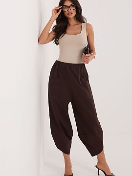 Sweatpants Rue Paris  Aladdin-style sweatpants are a comfortable and stylish choice for everyday wear. Made from a pleasant to the touch blend of cotton with elas
