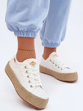 Sneakers Step in style  