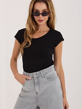 T-shirt Rue Paris  Women\'s casual t-shirt is a universal proposal perfect for everyday wear. The model of standard length and classic, round neckline will wor