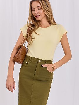 T-shirt Rue Paris  The women\'s casual t-shirt is the perfect choice for women who value comfort and timeless style. Made from a high-quality blend of cotton a