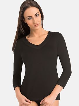 Blouse Teyli  Women\'s viscose t-shirt in black. The t-shirt contains an addition of elastic fiber, thanks to which it perfectly fits the female silhouett