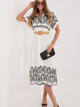 Daydress Italy Moda  Stylish summer dress with a shirt cut that combines the comfort of everyday wear with an elegant look. The simple cut makes the model look g