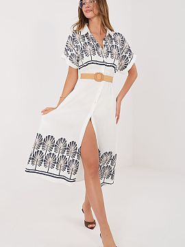 Daydress Italy Moda  Stylish summer dress with a shirt cut that combines the comfort of everyday wear with an elegant look. The simple cut makes the model look g