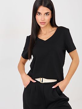 T-shirt Rue Paris  The women\'s casual t-shirt is a universal everyday proposition that combines comfort with timeless style. The smooth, minimalist design mak