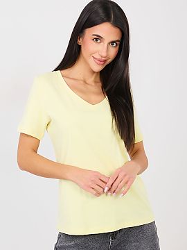 T-shirt Rue Paris  Women\'s casual t-shirt is a universal proposition for everyday wear, combining comfort with timeless style. The smooth, minimalist design m