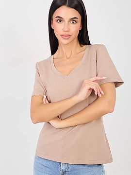 T-shirt Rue Paris  Women\'s casual t-shirt is a universal proposition for everyday wear, combining comfort with timeless style. The smooth, minimalist design m