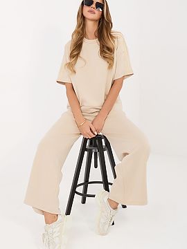 Tracksuit trousers Factory Price  Sweatpants of the wide leg type are a perfect combination of comfort and modern style. Designed with everyday use in mind, they work great f