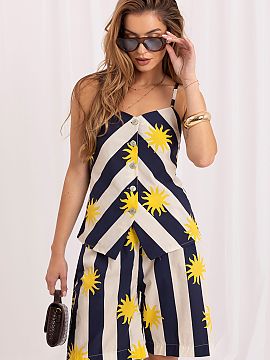 Top Italy Moda  Women\'s tank top is a light and comfortable casual style proposal, perfect for warmer days. The classic cut combined with a trendy print ma