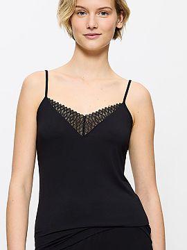 T-shirt Triumph  Top Aura Spotlight 10221405-0004 from Triumph is a combination of subtle elegance and exceptional comfort. The delicate silhouette on thin s