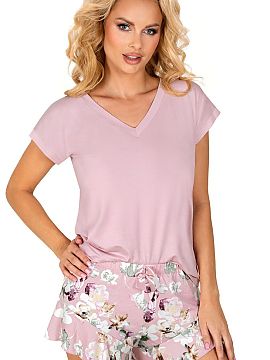 Pyjama Donna  Consisting of a uniformly colored shirt and patterned shorts, the Nicola 1/2 pajama. The shirt is made of olive or light pink delicately shi