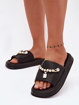 Platform sandals Step in style  Women\'s flip-flops made of foam material are a light and comfortable option for warm days. The model placed on a delicate platform ensures 
