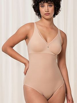 Shapewear Body Triumph  Body True Shape Sensation BS 10210630 in a flesh color has been designed with women in mind who expect effective silhouette shaping and high