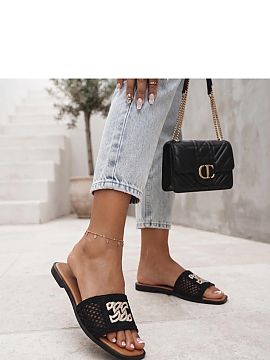 Flip-flops Solea  Classic sandals with a lace pattern and decorative detail are an elegant proposal for summer days. The subtle finish gives the footwear a un