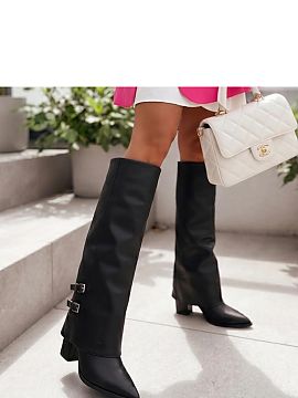 Heel boots Solea  Stylish women\'s boots are a stylish combination of classic form with fashionable details. Made of synthetic leather, they look impressive a