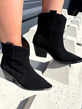Heel boots Step in style