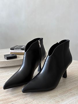 Heel boots Step in style  Low ankle boots for women made of eco leather are an elegant proposition for women who appreciate style, comfort, and a timeless look. Point