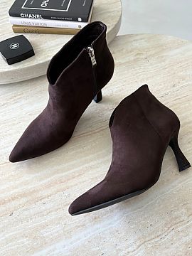 Heel boots Step in style