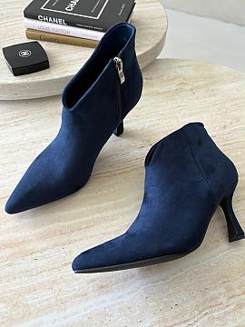 Heel boots Step in style