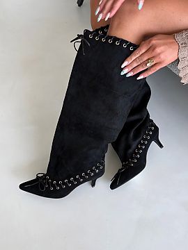 Heel boots Step in style