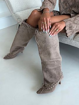 Heel boots Step in style