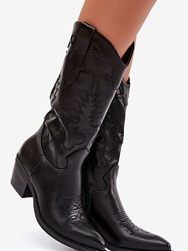 Heel boots Step in style  Cowboy boots with a cut heel are a fashionable proposal for women who like shoes with character. The style inspired by the western style sta