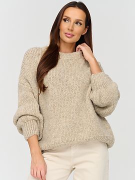 Jumper Makadamia  A soft, loose-fitting women\'s sweater is a perfect choice for cooler days. The relaxed form provides comfort and does not restrict movement
